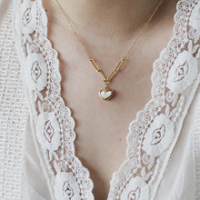 Load image into Gallery viewer, Shell White Shell Love Pendant
