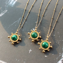 Load image into Gallery viewer, Rotatable Malachite Vintage Necklace
